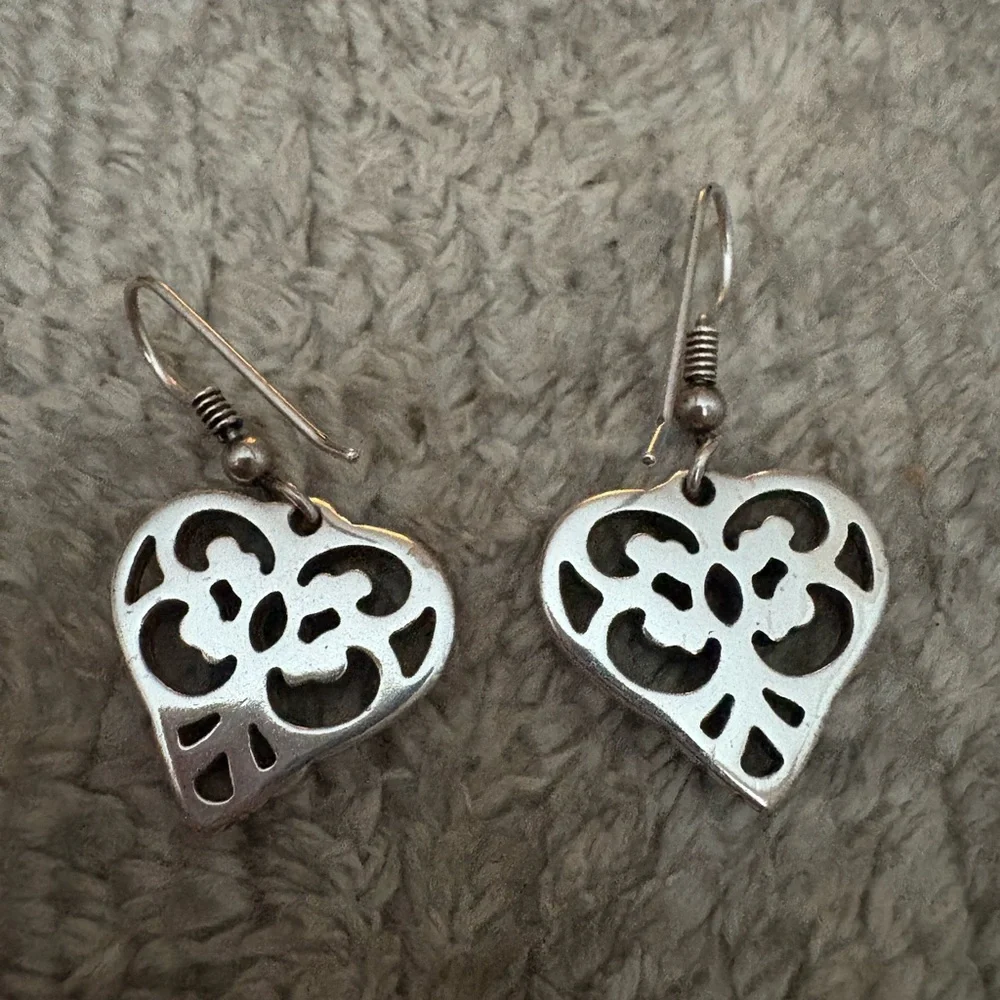 Silver tone heart filagree earrings